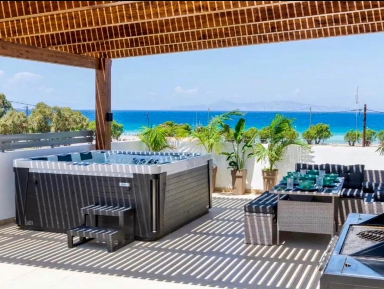 Odyssea Top View & Hot Jacuzzi Front Beach Kremastí Eksteriør bilde