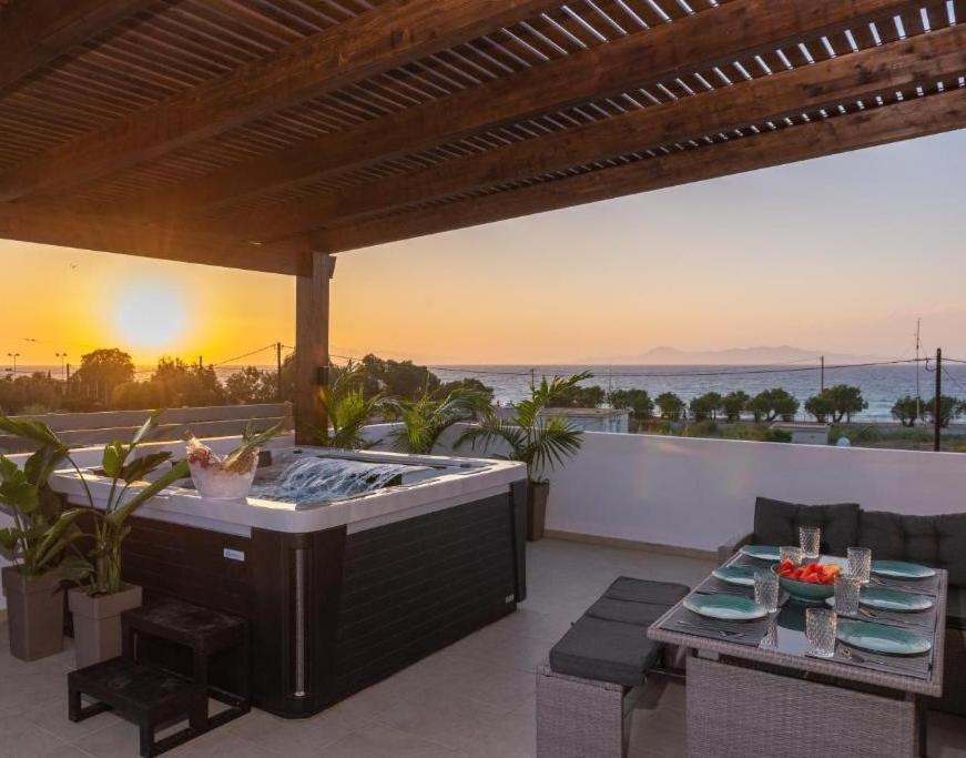 Odyssea Top View & Hot Jacuzzi Front Beach Kremastí Eksteriør bilde